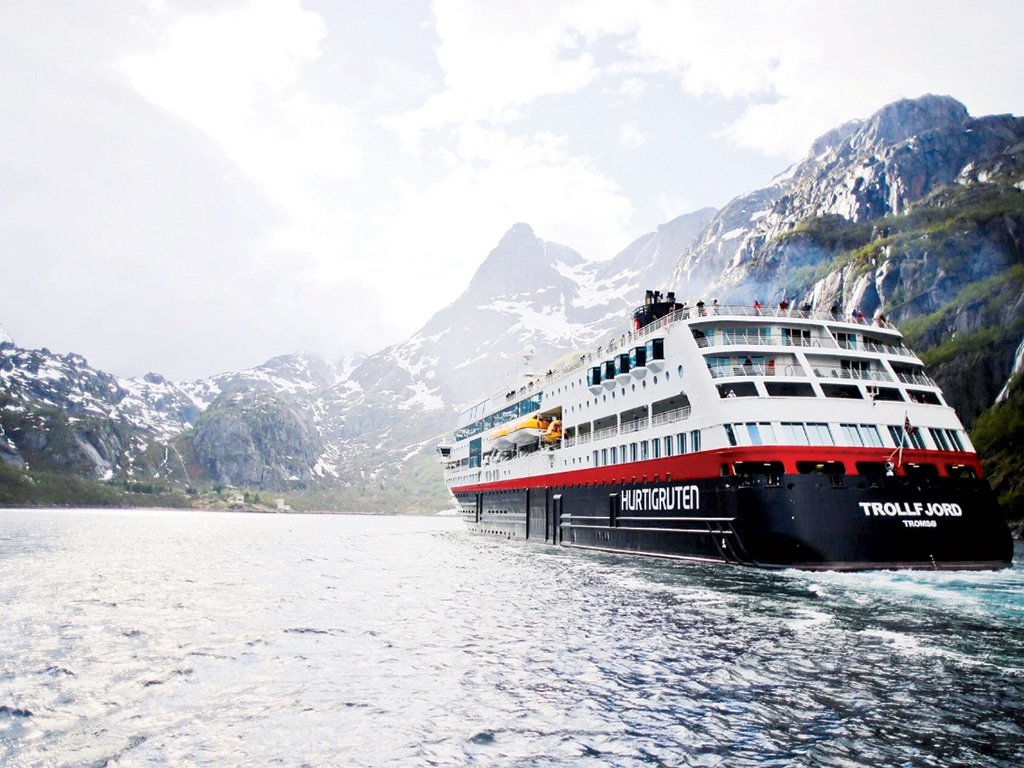  Anchoring on Arabian Shores